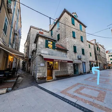 Bozena's Apartment Split